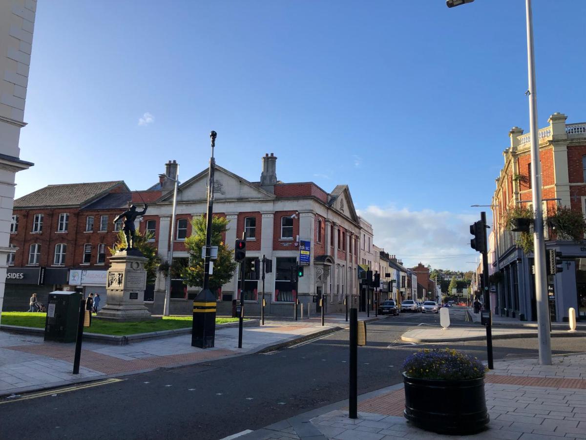 Central Lisburn Duplex Apartment Siren Stays المظهر الخارجي الصورة